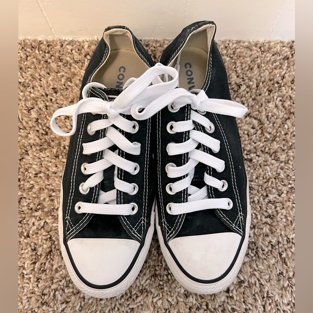 Women’s Converse Size 7.5